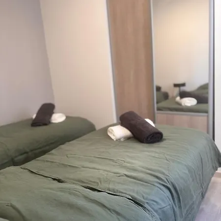 Апартаменты Cozy 15 Minutes From Lyon Saint-Fons